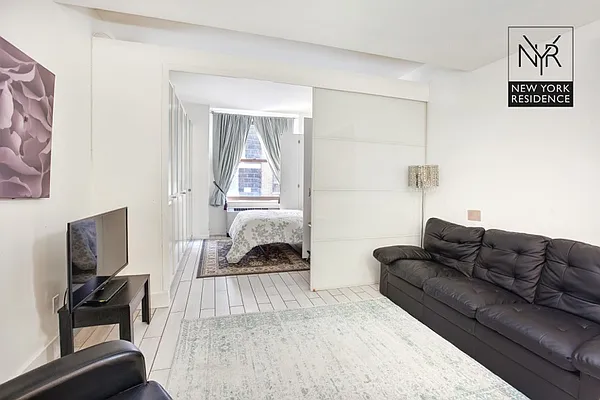 Sold by New York Residence | media 5