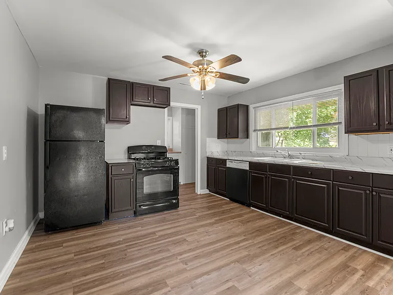 5228 Fletcher St — Photo 12