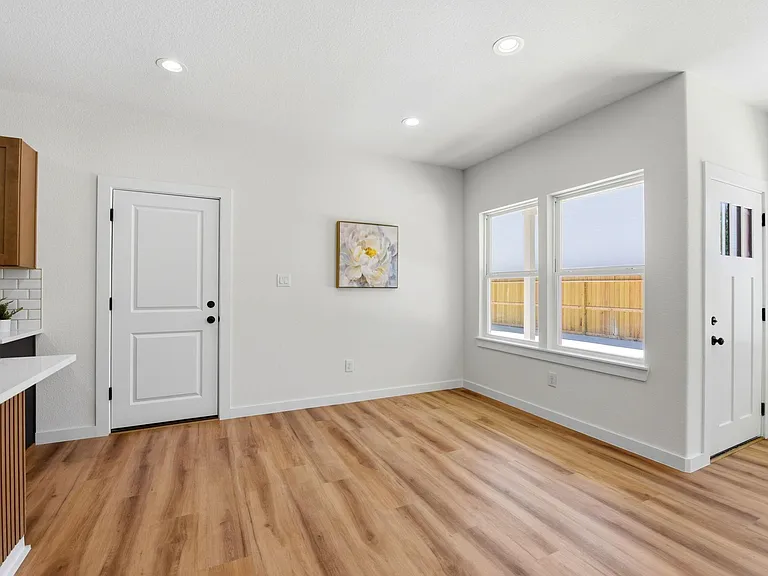 6113 Haight St — Photo 8