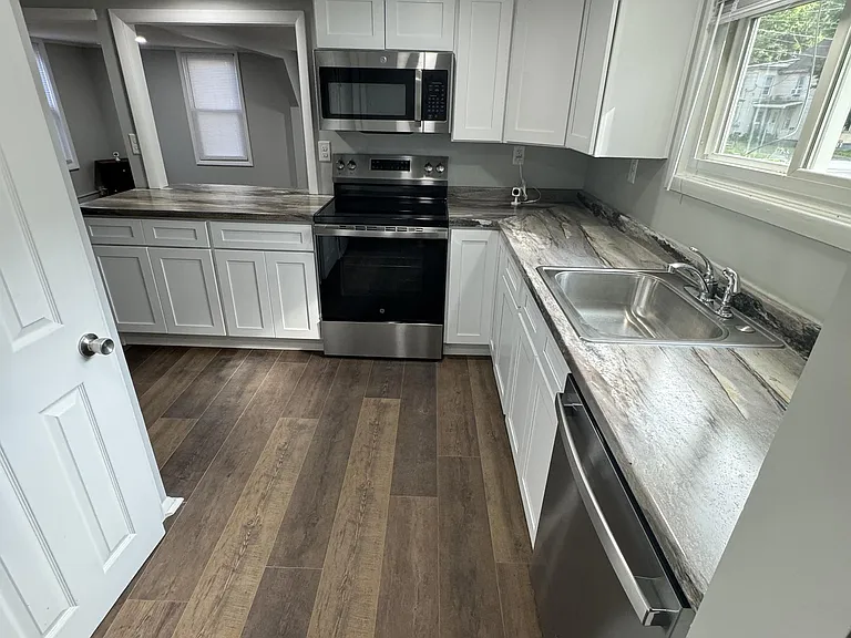 88 Clinton Ave — Photo 2