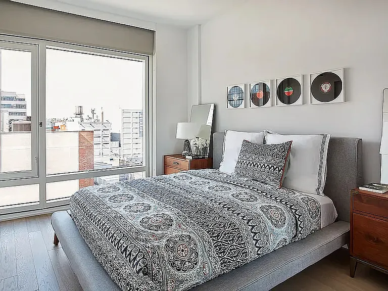 555 W 43rd St #6H — Photo 15