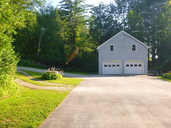 Garage w/office space upstrs