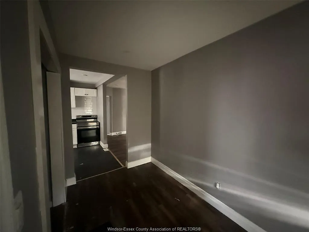 3 bed, $1,800 — Photo 2
