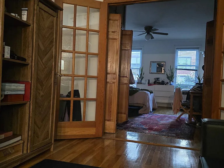 1114 Hudson St — Photo 4