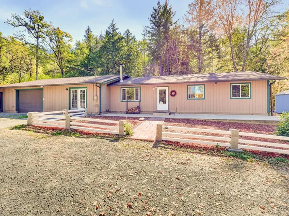 835 Greenview Dr, Cave Junction, OR 97523