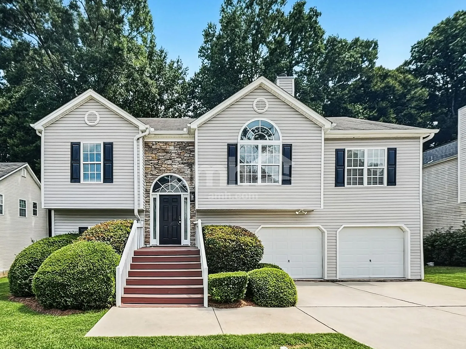 4 bed, 3.0 bath, 2126 sqft, $2,385 — Photo 1