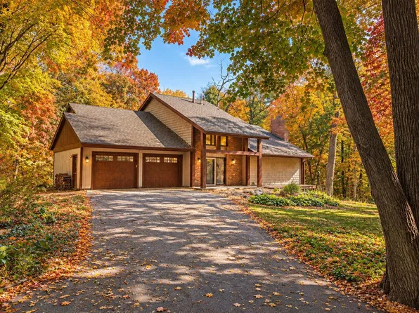 606 Carver Beach Rd, Chanhassen, MN 55317