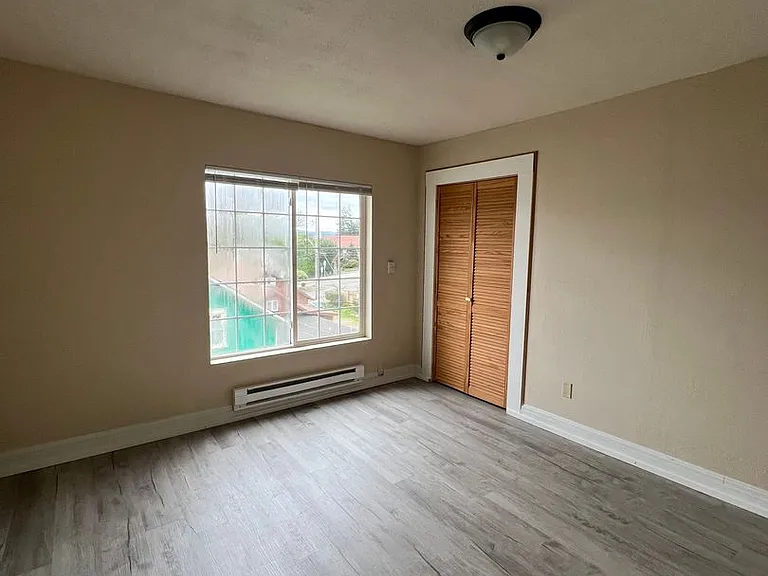 2129 Union Ave — Photo 3