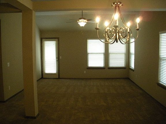 3rd image of 3016 Queenston Ave