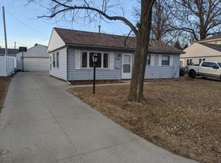 1614 11th Ave SW, Cedar Rapids, IA 52404