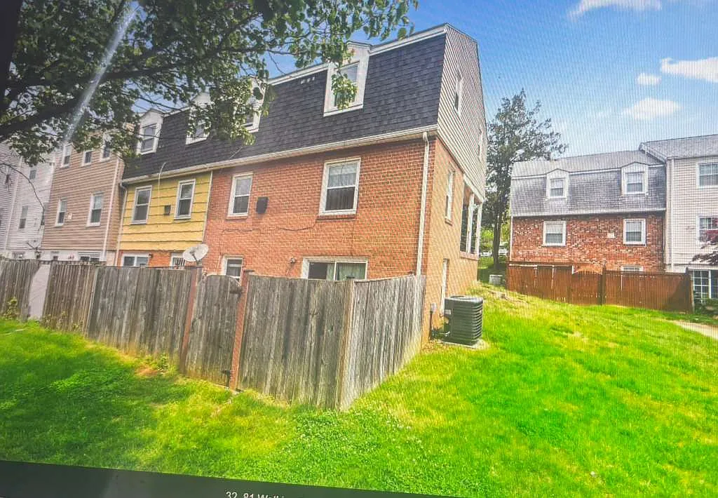 3 bed, 1936 sqft, $3,000 — Photo 1