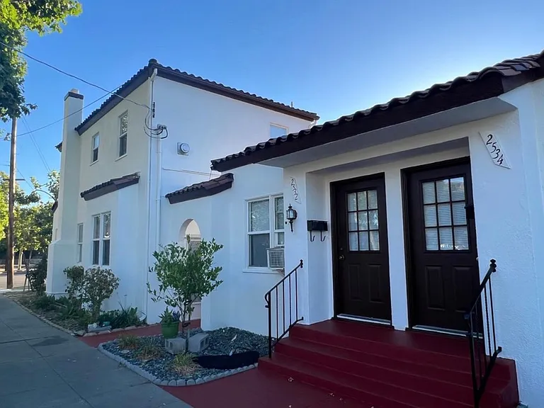 747 S Livermore Ave — Photo 1