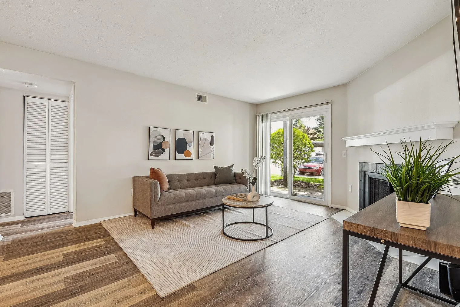 2 bed, 2.0 bath, 990 sqft, $2,714 — Photo 1