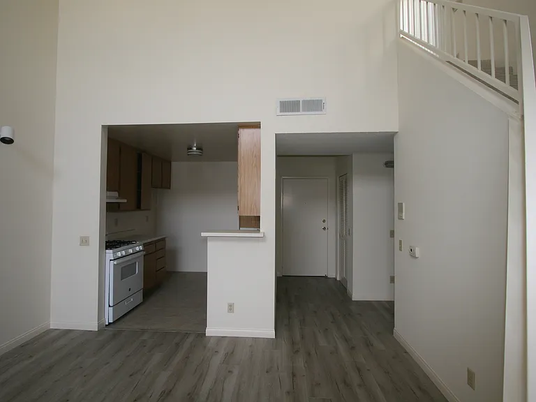 3637 Clarington Ave #213 — Photo 38