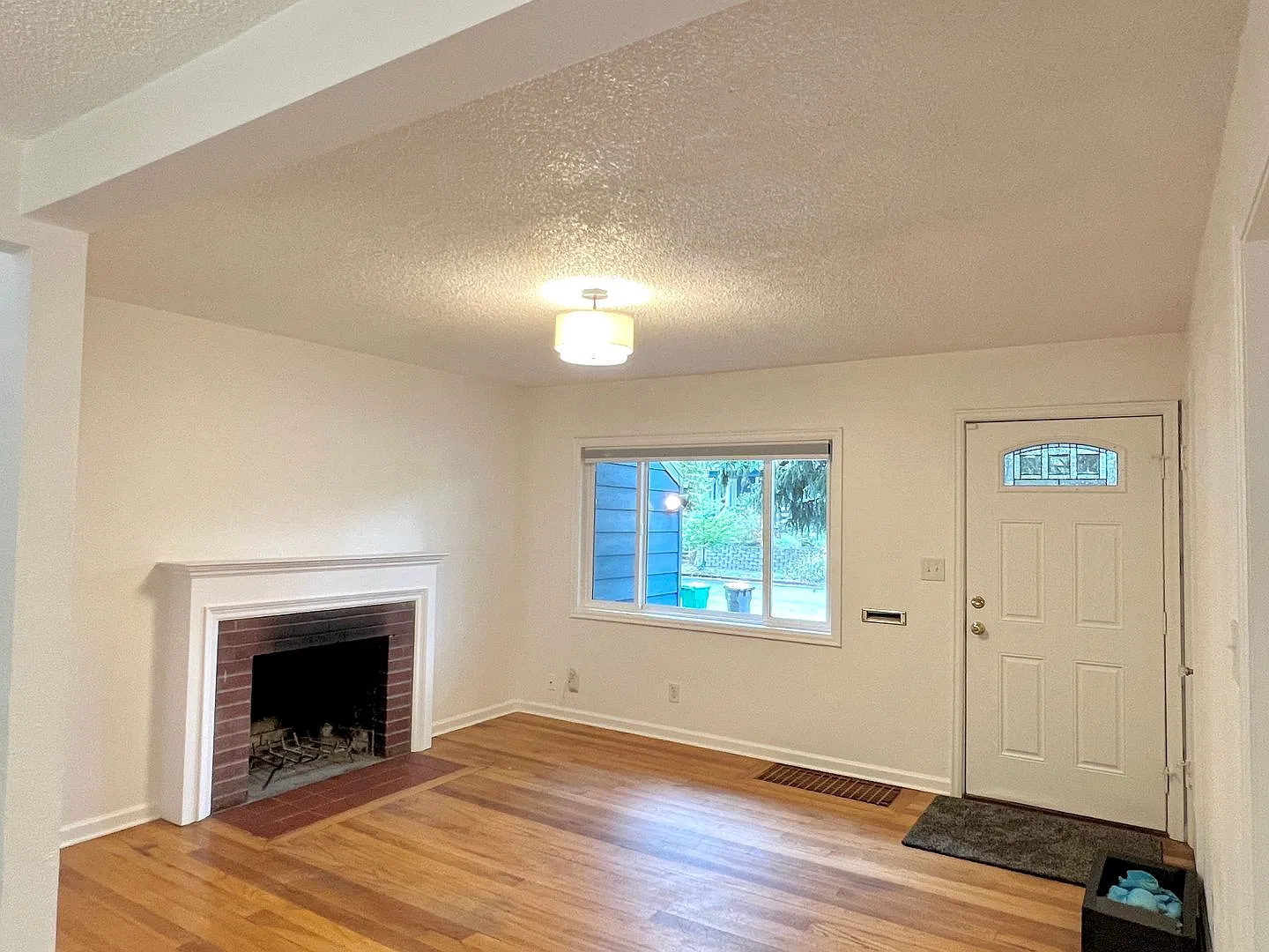 This beautifully updated home offers a bright and inviting atmosphere with modern amenities and u... — Photo 2