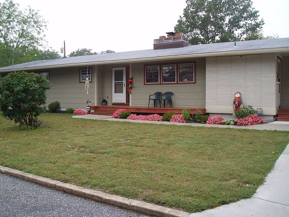 Located in Town Near Many Conveniences.