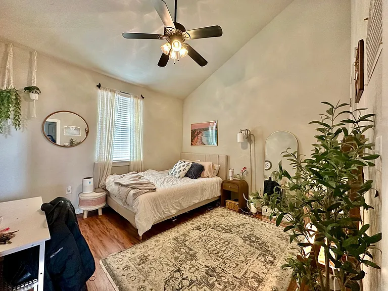218 Gurley Ln — Photo 6