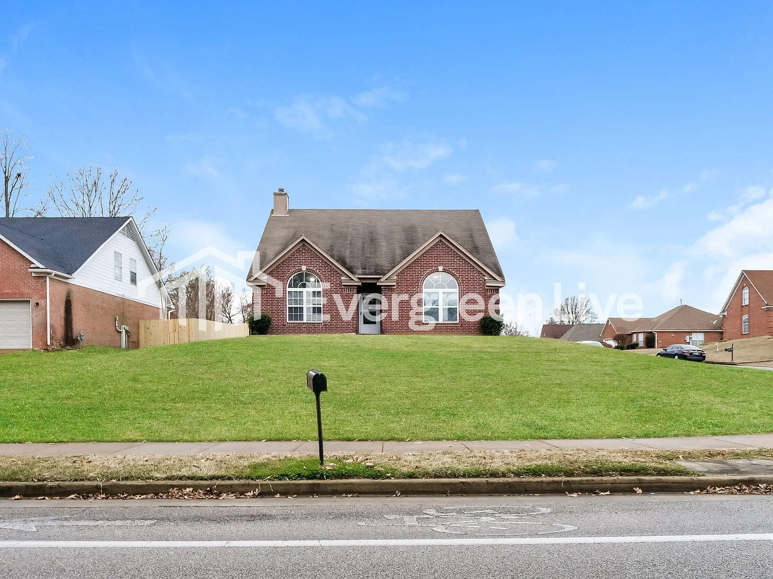 4 bed, 2.0 bath, 1789 sqft, $1,595 — Photo 1