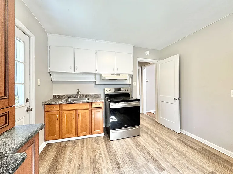 1006 E Side Dr — Photo 7
