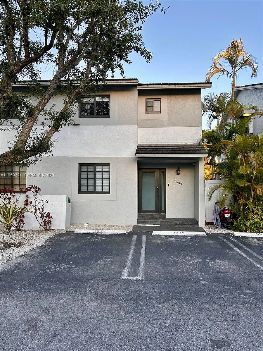 Building Photo - 3538 SW 17th St #1B