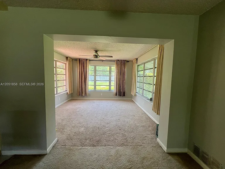 5637 Jefferson St — Photo 6