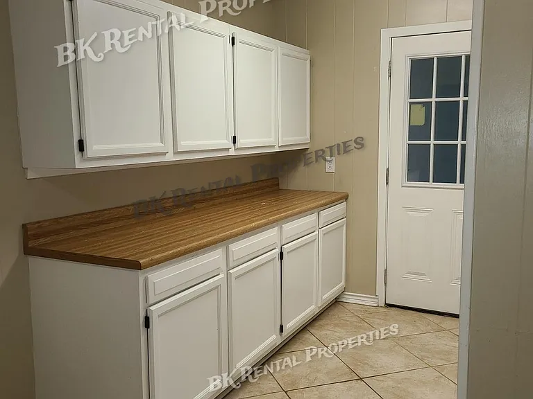 1108 N 3rd St — Photo 11