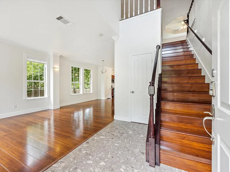 2926 Winchester Dr — Photo 16