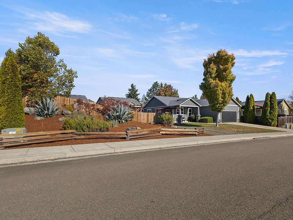 1st image of 135 Othello Ave