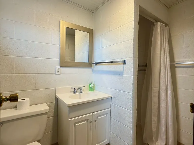 1002 N Pine St — Photo 4