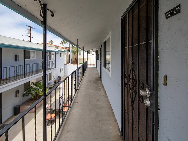 Ocean Palms Apartments — Photo 22