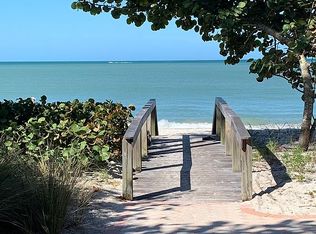 476 7th St N, Naples, FL 34102