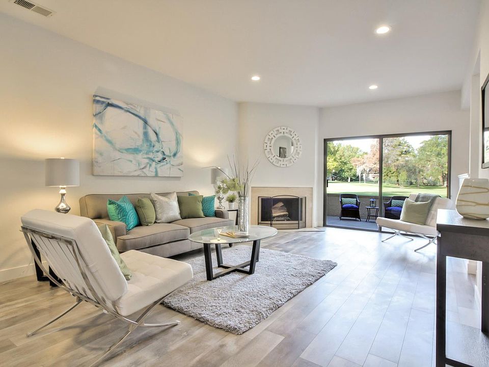 1st image of 2433 Golf Links Cir