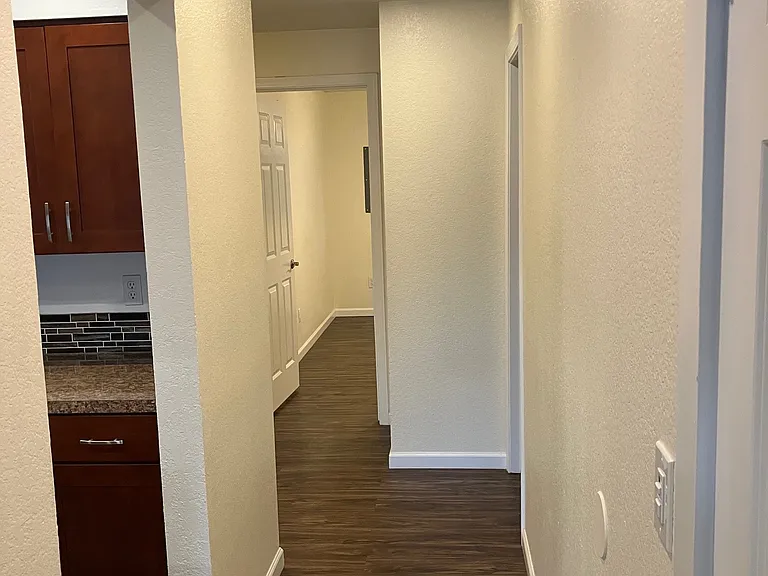 Heatherstone Park Apartments — Photo 30