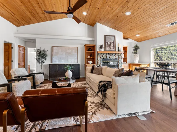 1144 Colonial Dr, Grants Pass, OR 97526