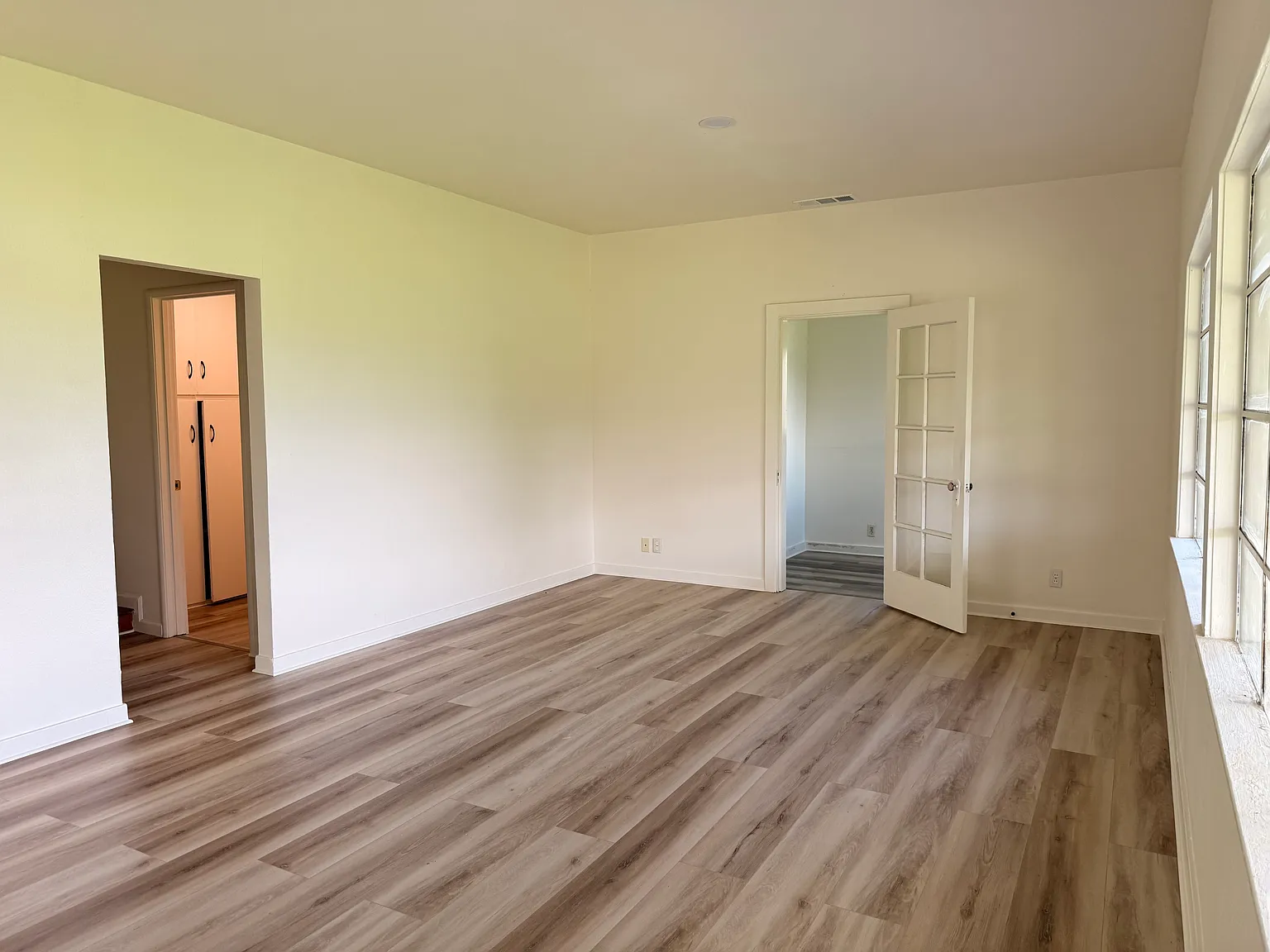 3 bed, $2,100 — Photo 3