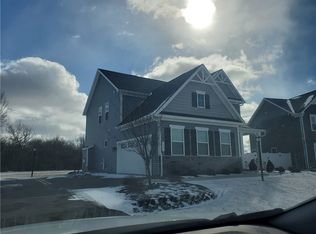5971 Ivory Dr, Farmington, NY 14425