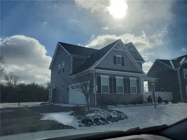 5971 Ivory Dr, Farmington, NY 14425