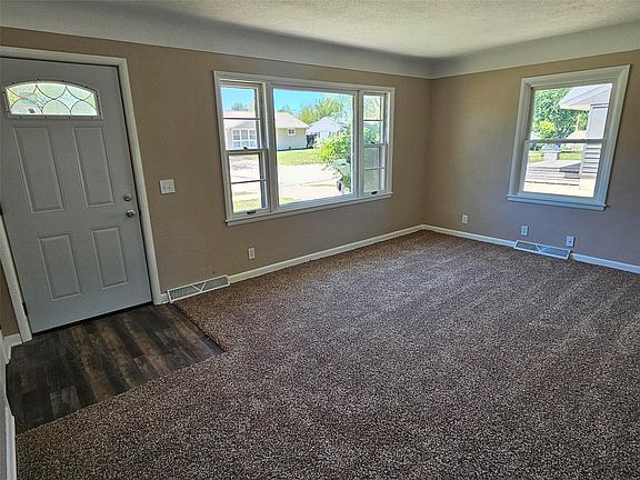 4th image of 1118 Brockman Dr SE
