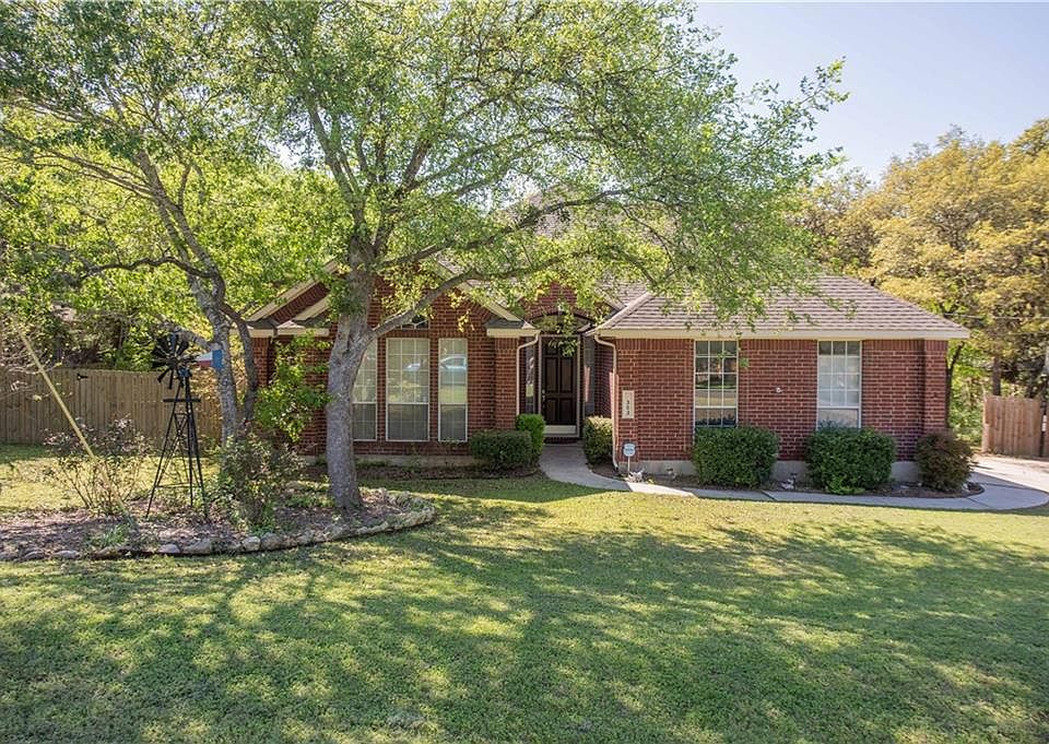1st image of 303 Meadow Woods Dr