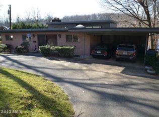6323 Cavalier Corr, Falls Church, VA 22044
