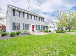 6701 N Chateau Pl, Peoria, IL 61615