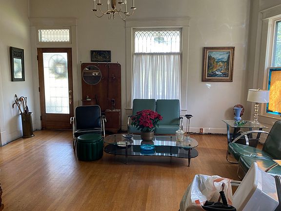 3rd image of 411 Sampson Ave