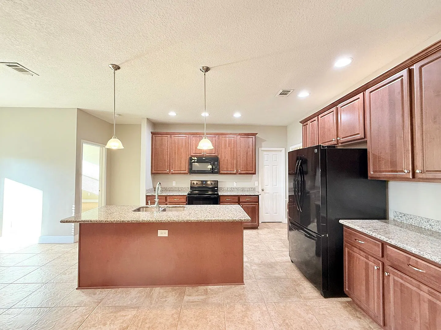 Spacious 5-Bedroom Home — Photo 3