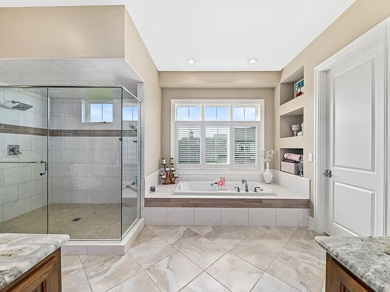1626 Twisted Oak Ct — Photo 24