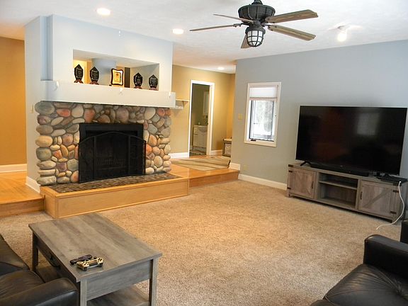 5th image of 1414 N Lakeshore Dr