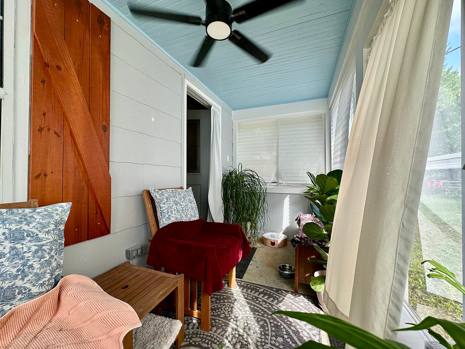 2 bed, 811 sqft, $1,550 — Photo 3