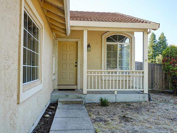 4th image of 843 Foothill Drive