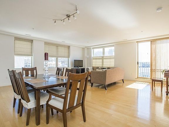 2nd image of 323 Boylston St Unit 206