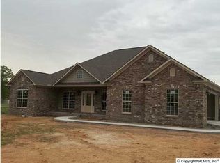 140 Little Creek Cir, Decatur, AL 35603