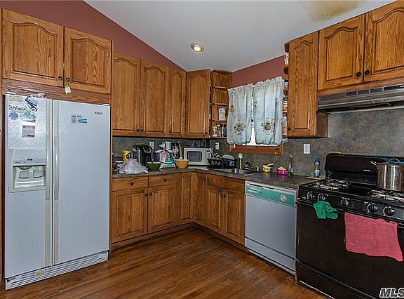 3rd image of 1227 S Grand St
